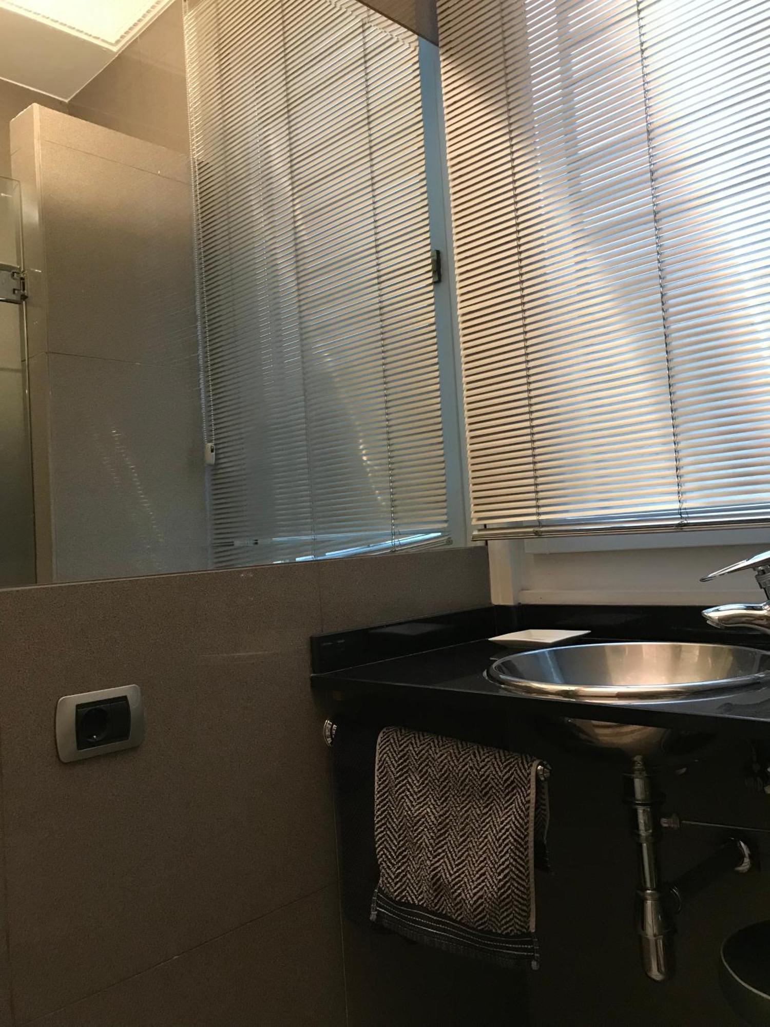 Habitacion Grande Y Confortable Con Bano Privado Junto A Guggenheim Bilbao Kültér fotó
